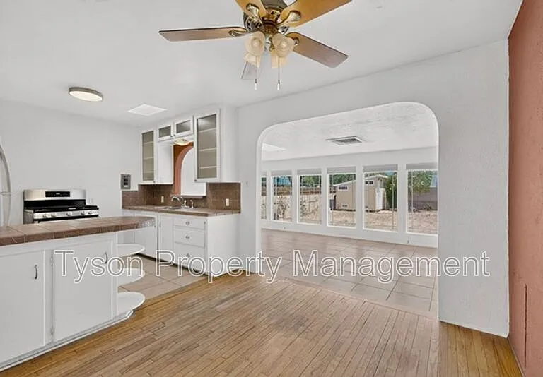 310 Truman St NE — Photo 8
