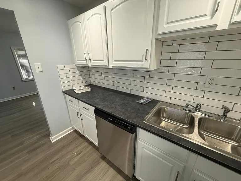 866 Cree Ave — Photo 3