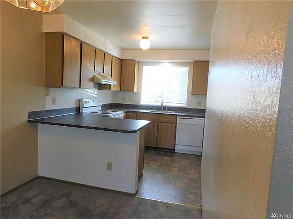 3rd image of 1536 29th St SE Unit 2