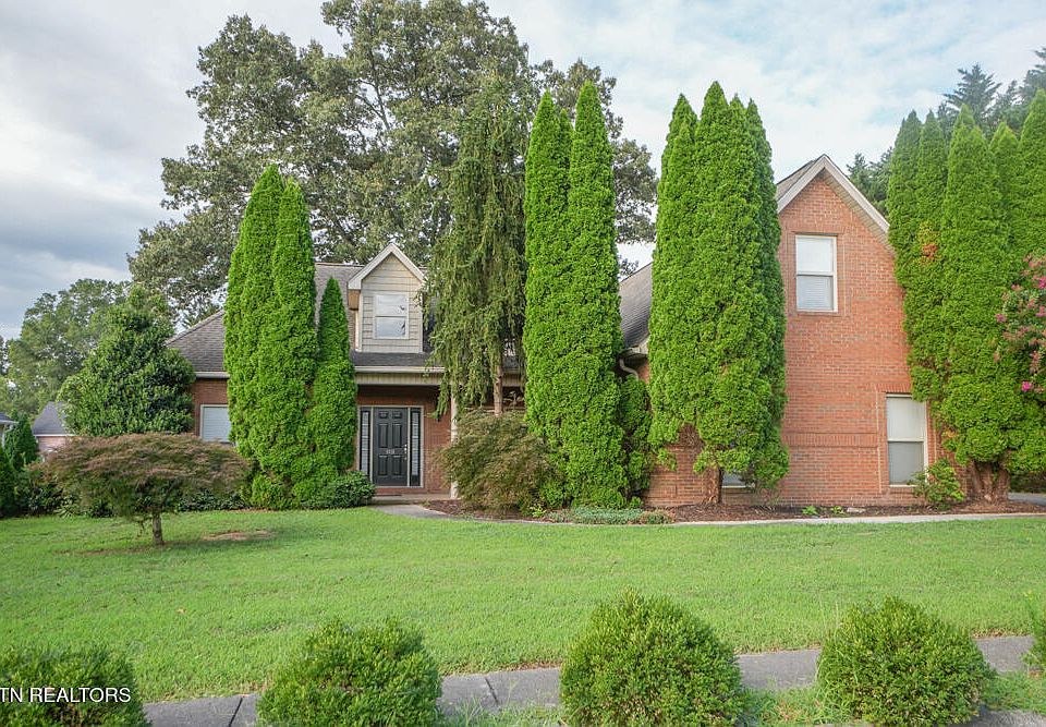 1st image of 1015 Foxdale Dr