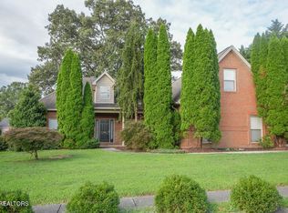 1015 Foxdale Dr, Maryville, TN 37803