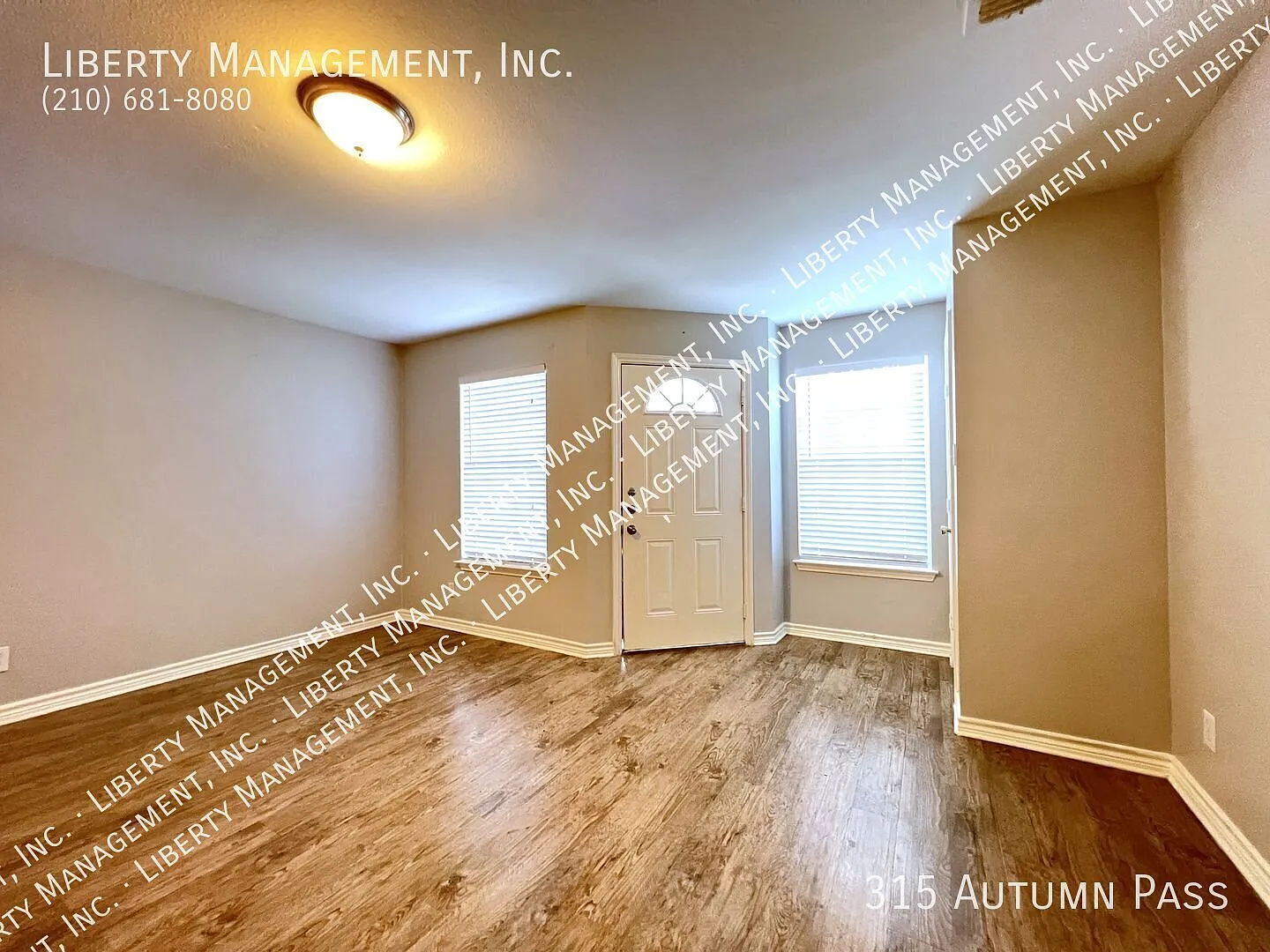 3 Bedroom Townhouse With 2 1/2 Baths — Photo 2