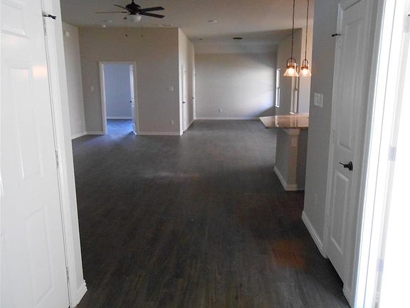 2nd image of 1436 Lakeshore Blvd