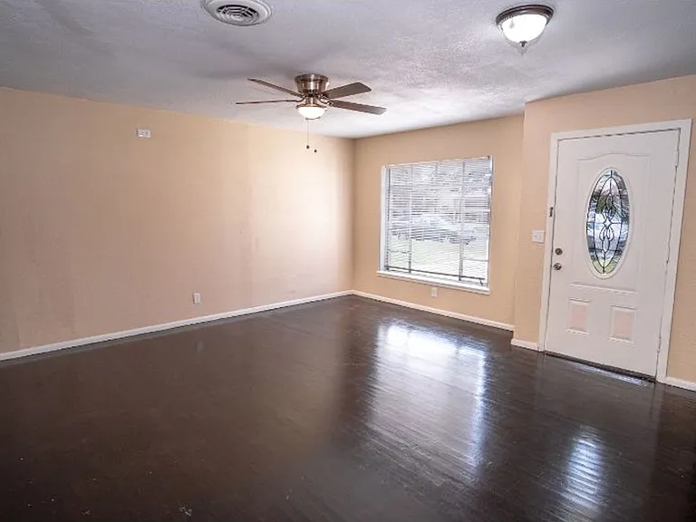 406 Como St — Photo 15