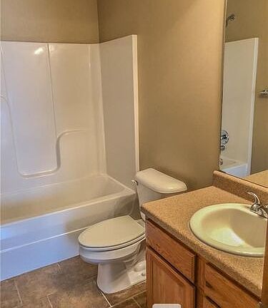 4th image of 143 Foxglove St