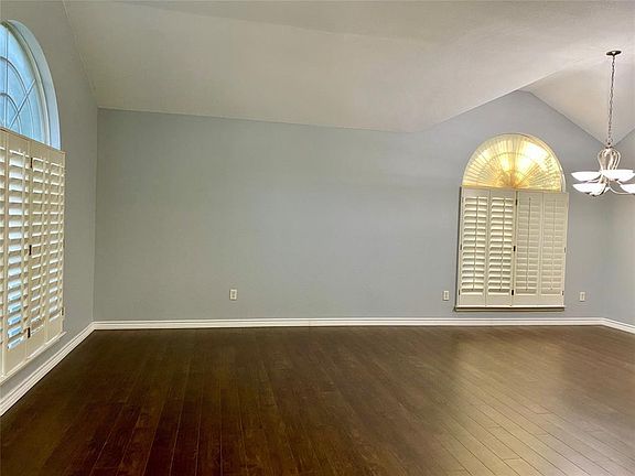 4th image of 1715 Cedar Elm Dr