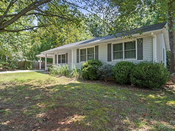 3rd image of 3544 Carington Ln