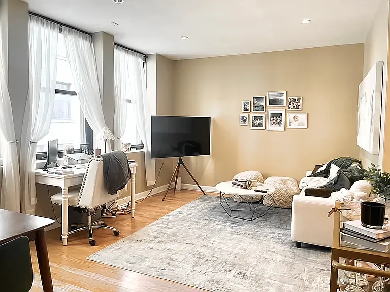 56 Pine St #16F — Photo 1