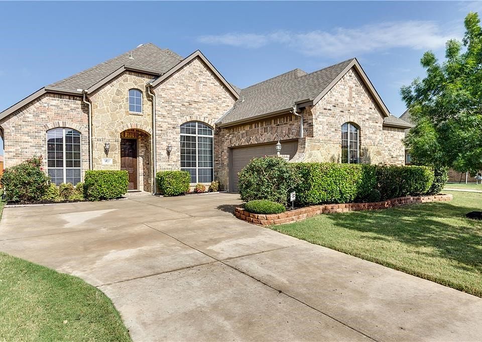 This home features 3 bedroom and 3.5 bathrooms.