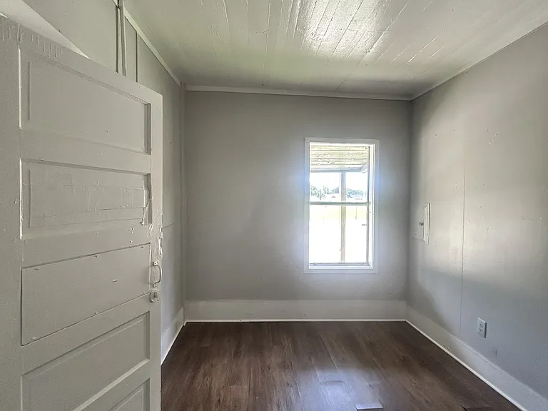 415 Moss St — Photo 10