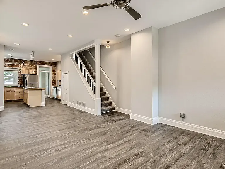2343 Hooker St — Photo 8