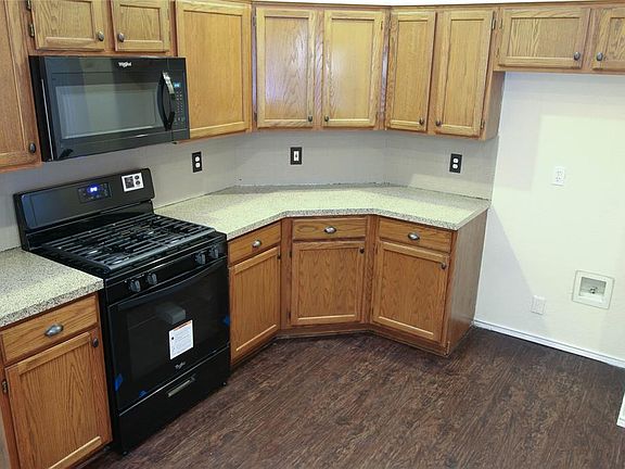 3rd image of 4420 Buena Vista Ln