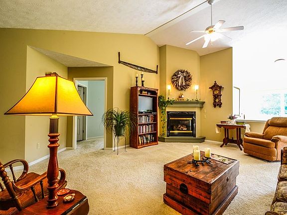 3rd image of 7345 Glengary Dr