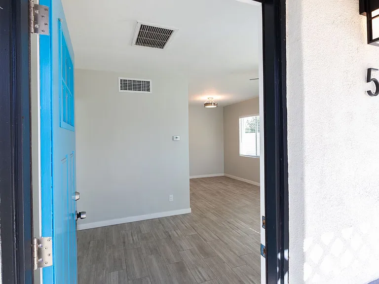 2122 W Augusta Ave #7 — Photo 33