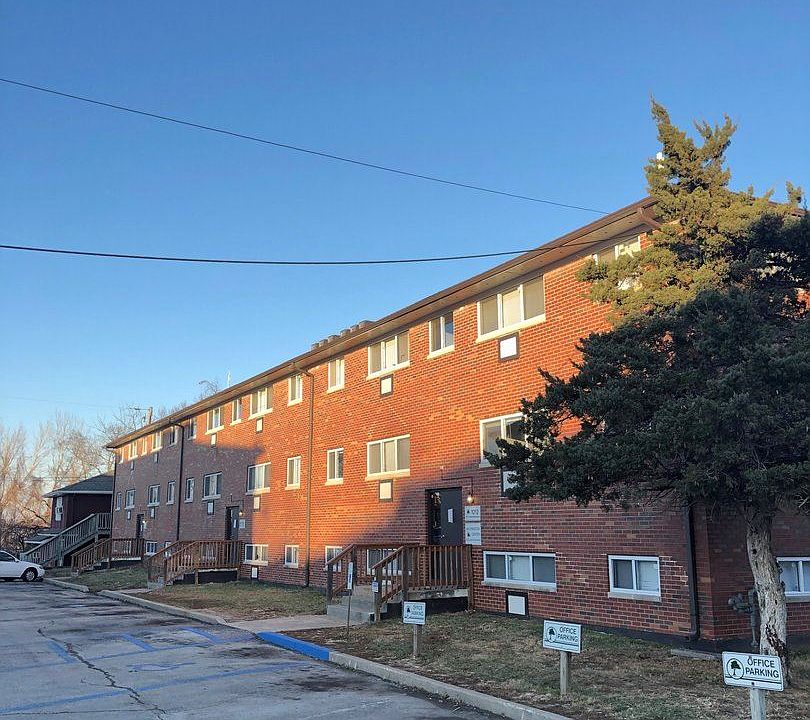 2nd image of 1012 Forest Ct APT 14