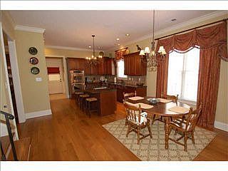 3rd image of 1798 E Laurel Hollow Ln