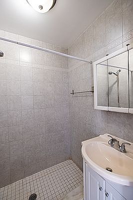 5th image of 49-12 Vernon Blvd #3R