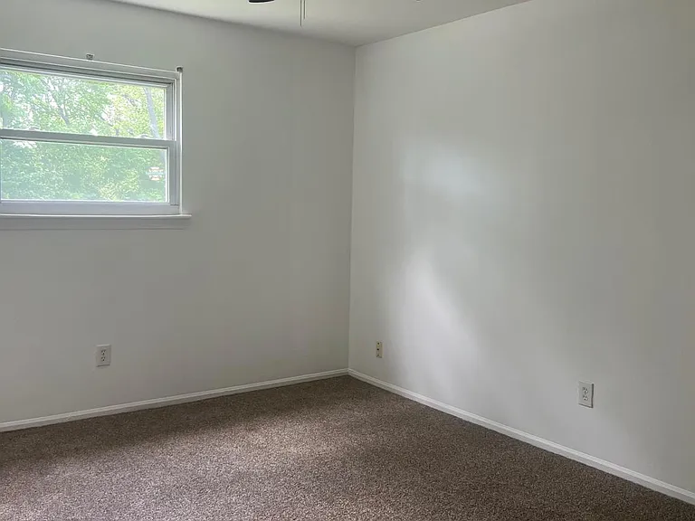 521 Corinthian Ave — Photo 10