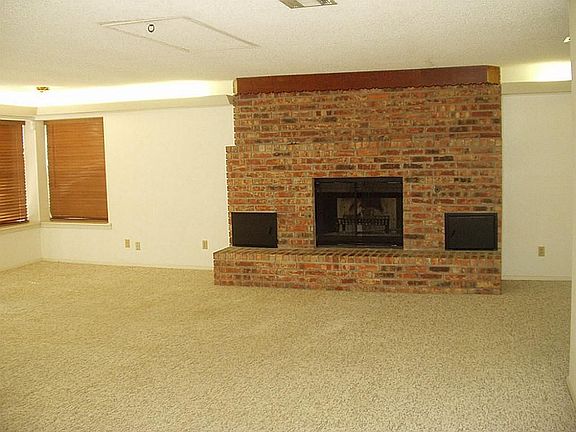 FIRST VIEW OF DEN-GREAT FIREPLACE!!