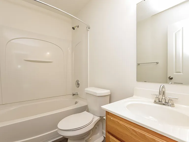 555 River View Dr — Photo 16
