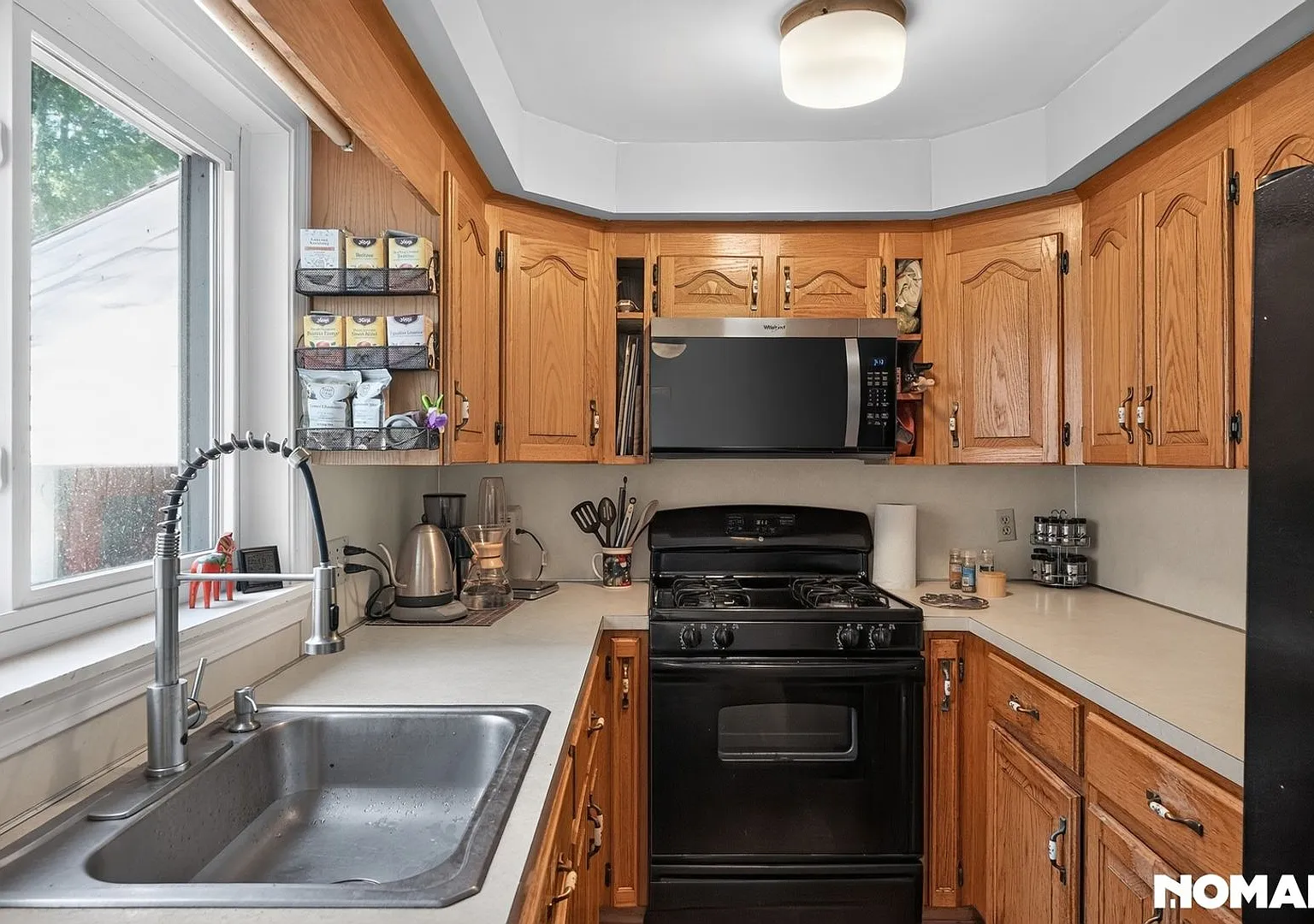 Charming 4BR House in Natick — Photo 3