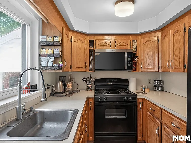 25 Surrey Ln — Photo 3