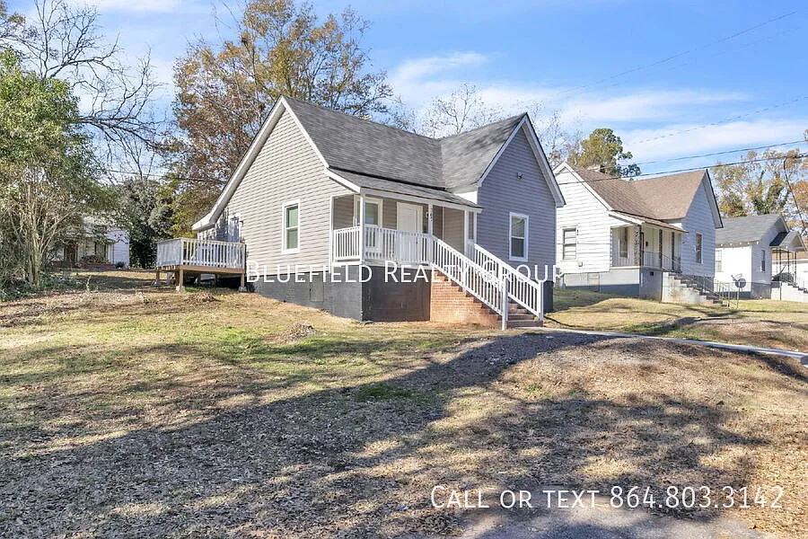 Cozy 2BR, 1BA Home with Spacious Yard in Downtown Anderson! Price improved to $1400/mo rent — Photo 3