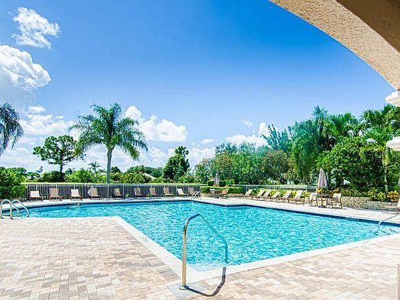 5th image of 118 SW Peacock Blvd APT 10-202