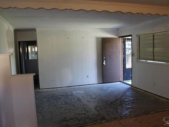3rd image of 608 N 79th Ave