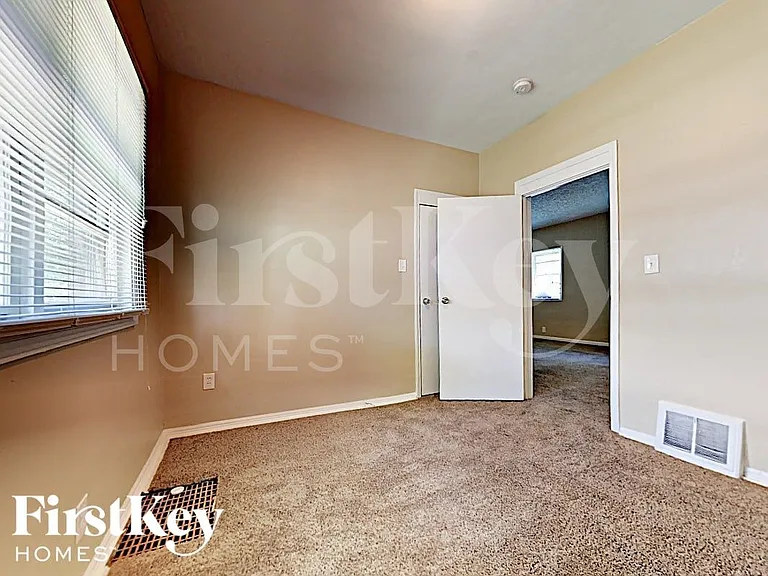 615 Clement St — Photo 9