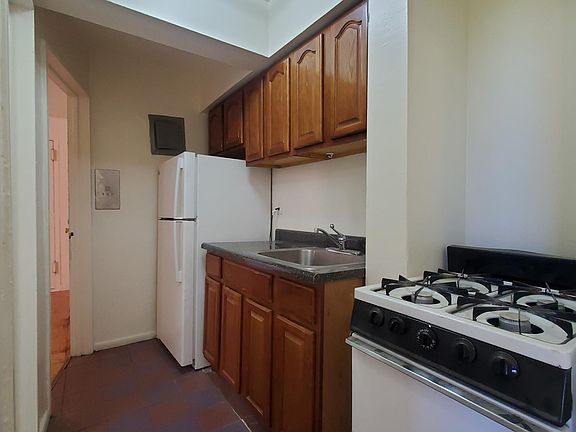 2nd image of 3939 Bronx Blvd #6F