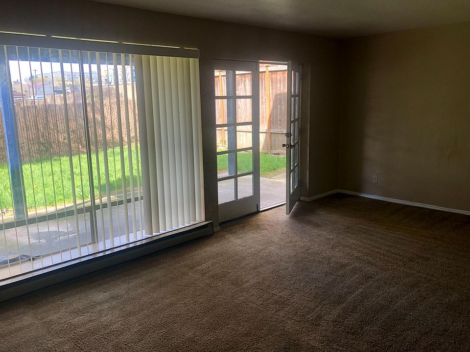 1st image of 12555 35th Ave NE #B