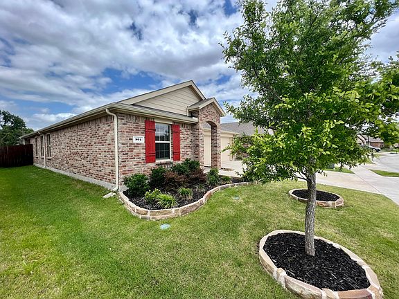 3rd image of 804 Meadow Wood Ln