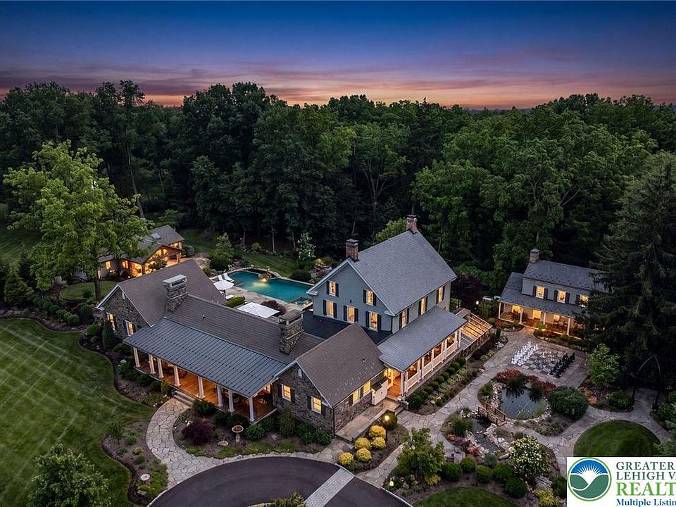 1st image of 9 Blueberry Ln