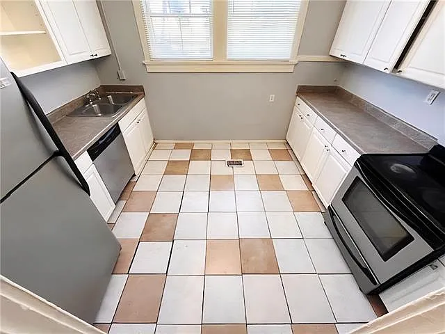 2117 S Lopez St — Photo 5