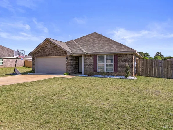 1836 Landing Pl, Deatsville, AL 36022