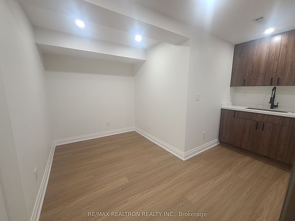 5th image of 17 McGinty Ave