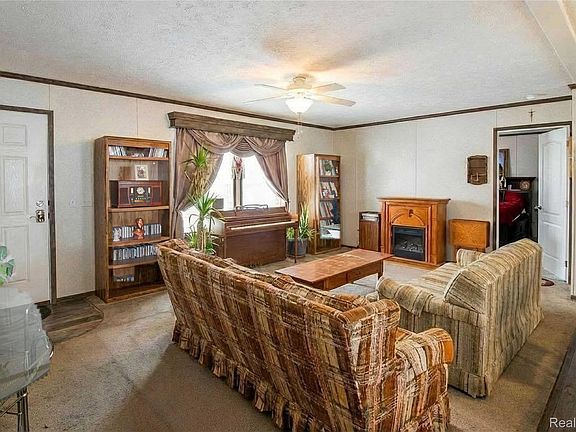 3rd image of 25843 Loudon Dr