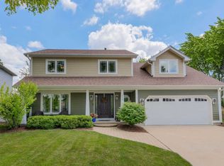 2420 Putnam Dr, Naperville, IL 60565