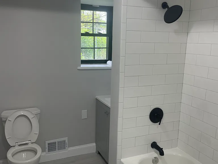 Karl Place Apartments — Photo 10