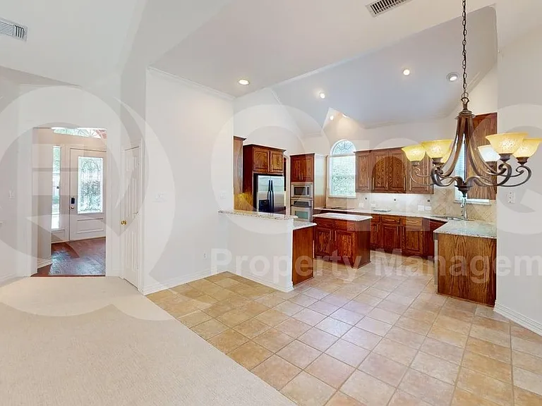 1306 Granger Dr — Photo 4