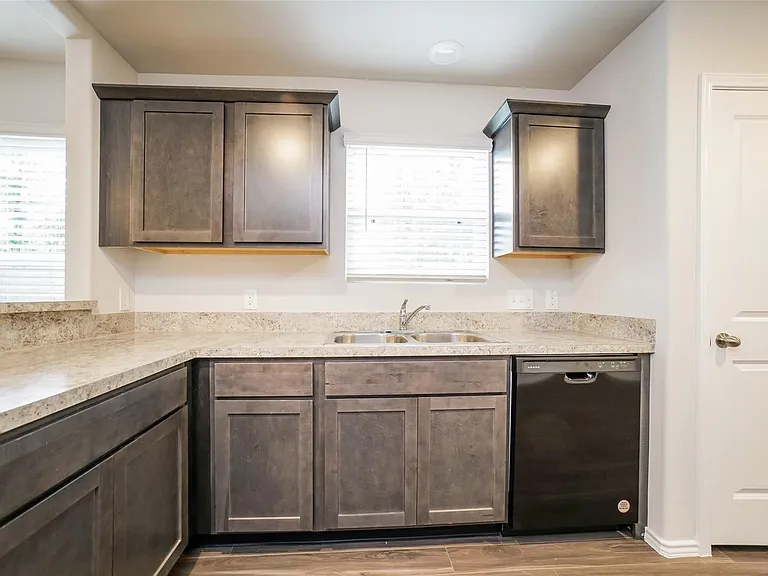 1228 Narrow Heights Dr — Photo 4