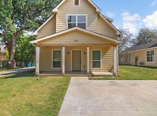 315 S Bradshaw St #A, Denton, TX 76205