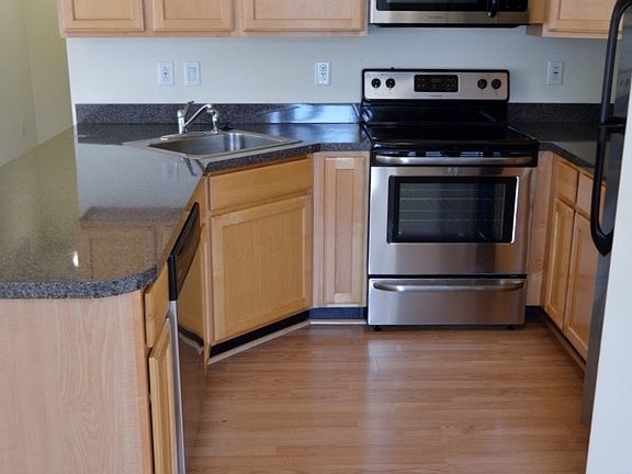 2nd image of 1030 N American St Unit 03