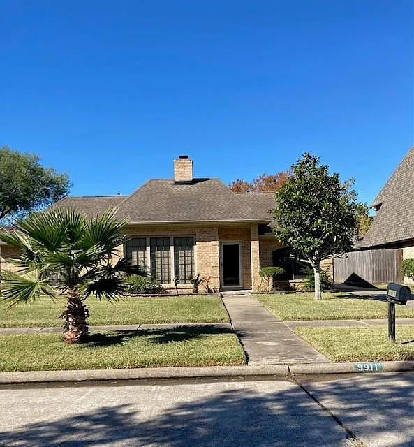 4 bed, 2.0 bath, 2219 sqft, $2,650 — Photo 2