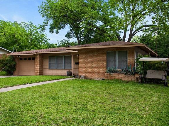 4th image of 1400 Hillcrest Dr