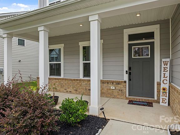 4th image of 703 Dogwood Creek Ln