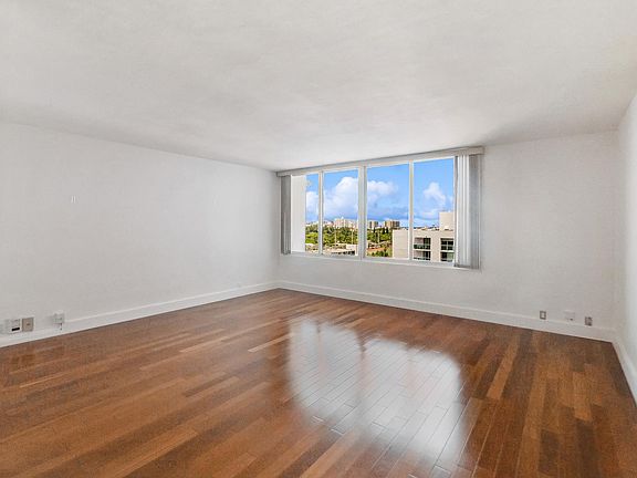 3rd image of 1000 West Ave APT 905
