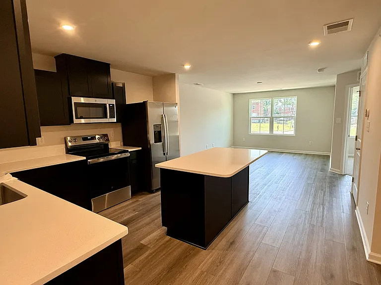 3811 Powell Rd — Photo 5