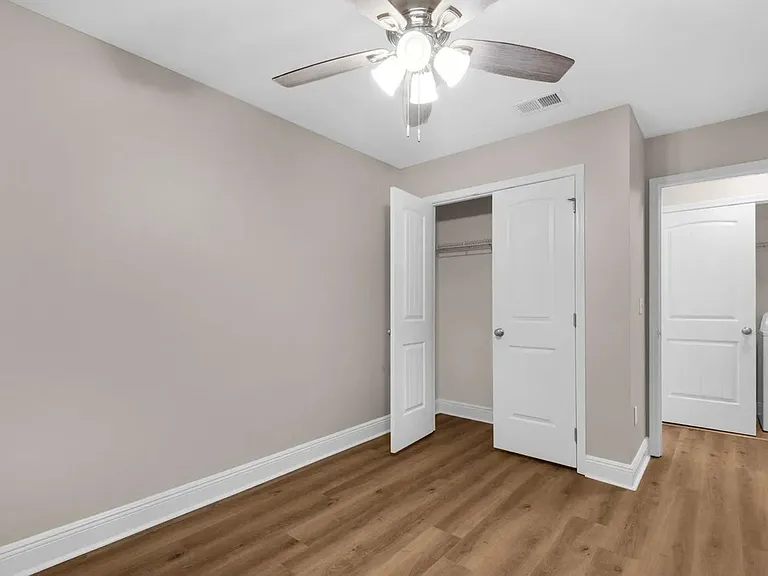 17 W Shady Oaks Ln #C — Photo 26